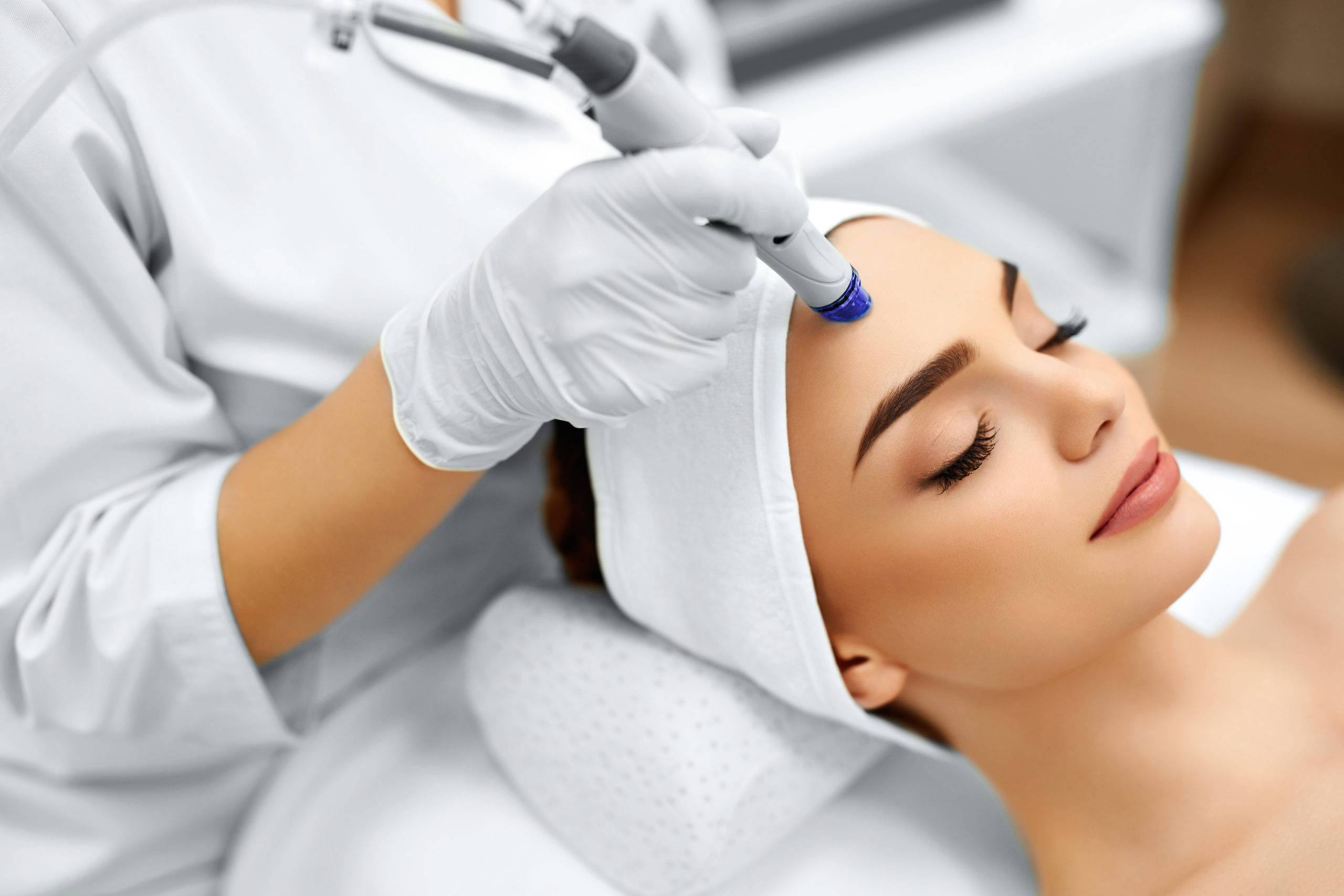 What Happens During a Microdermabrasion Treatment
